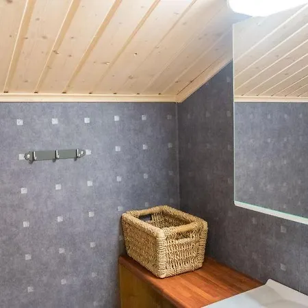 Holiday home Sleeps 8 Sirkka